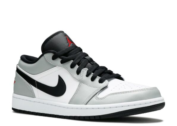AIR JORDAN 1 LOW ‘LIGHT SMOKE GREY’ 2