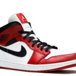 AIR JORDAN 1 MID ‘CHICAGO’ 1