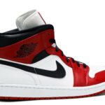 AIR JORDAN 1 MID ‘CHICAGO’ 1