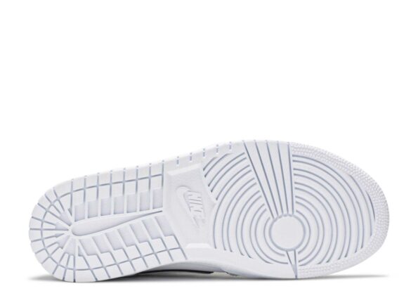 WMNS AIR JORDAN 1 MID SE ‘IRIDESCENT TRIM’ 4