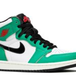 WMNS AIR JORDAN 1 RETRO HIGH OG ‘LUCKY GREEN’ 2