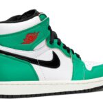 WMNS AIR JORDAN 1 RETRO HIGH OG ‘LUCKY GREEN’ 2