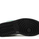 WMNS AIR JORDAN 1 RETRO HIGH OG ‘LUCKY GREEN’ 2