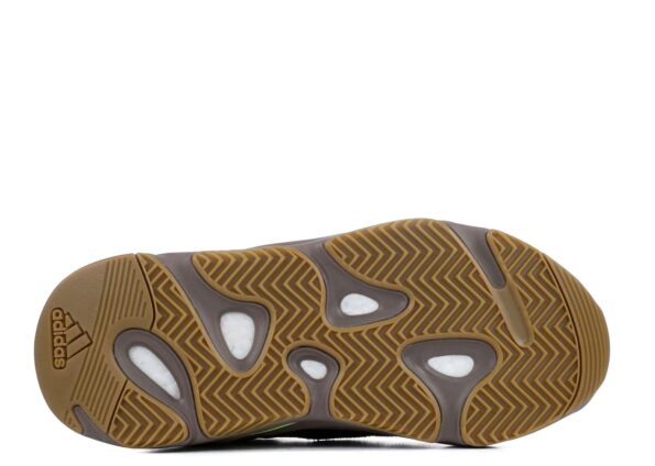 YEEZY BOOST 700 ‘MAUVE’ 4